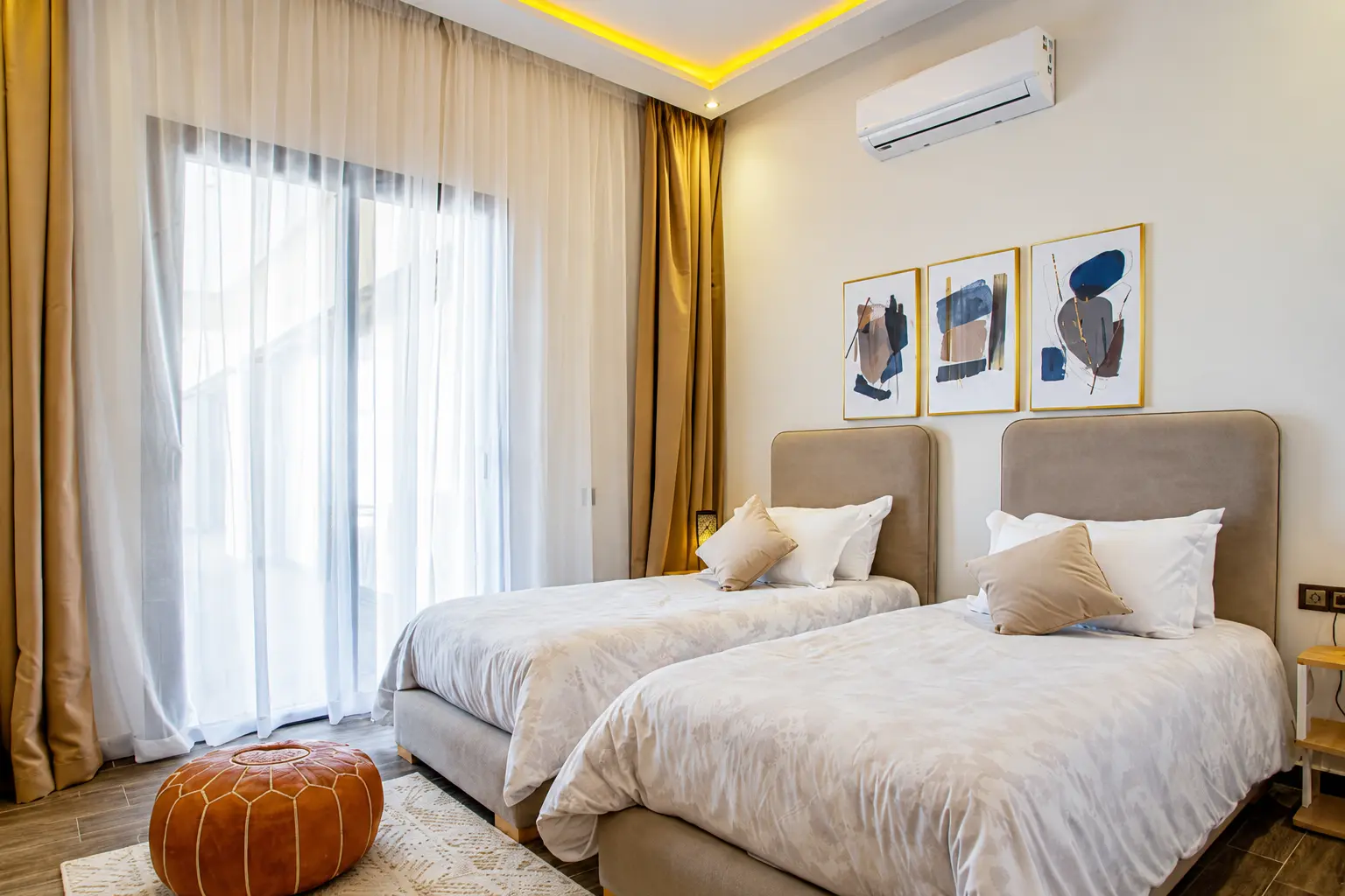 Chambre avec deux lits